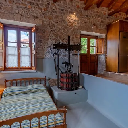 Old Winery Stonehouse Дом отдыха Peleta