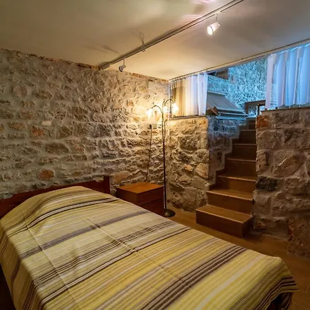 Old Winery Stonehouse Дом отдыха *